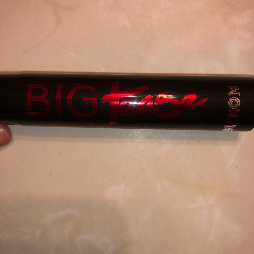 Big tease mascara by buxom